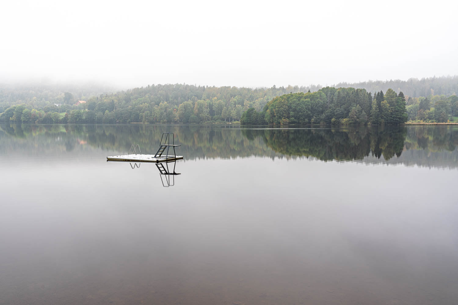 Semsvannet i morgentåke